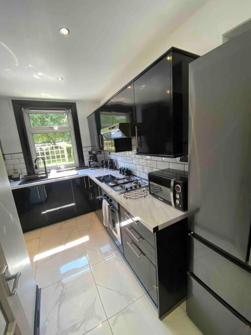 Lovely 2 Bedroom With Private Garden เอดินบะระ ภายนอก รูปภาพ