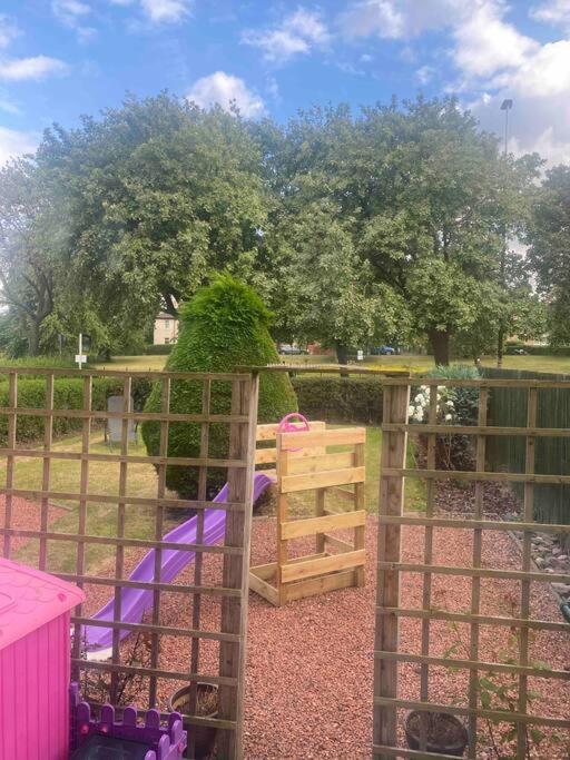 Lovely 2 Bedroom With Private Garden เอดินบะระ ภายนอก รูปภาพ